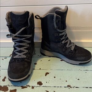 VASQUE Size US8 Laplander Ultradry™ Insulated Waterproof Hiking Boot